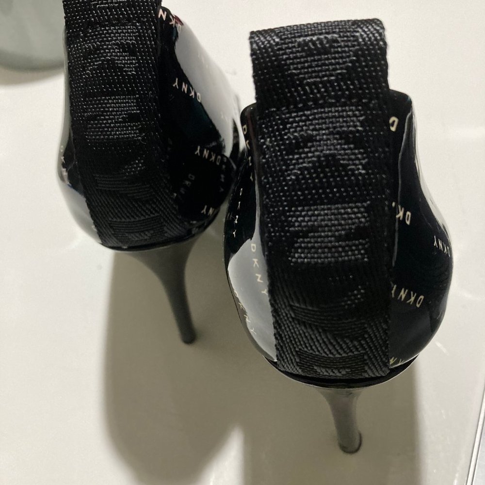 DKNY Black Patent Leather Heels Shoes with Logo Size 37/6.5  Pre-Owned - Picture 5 of 6